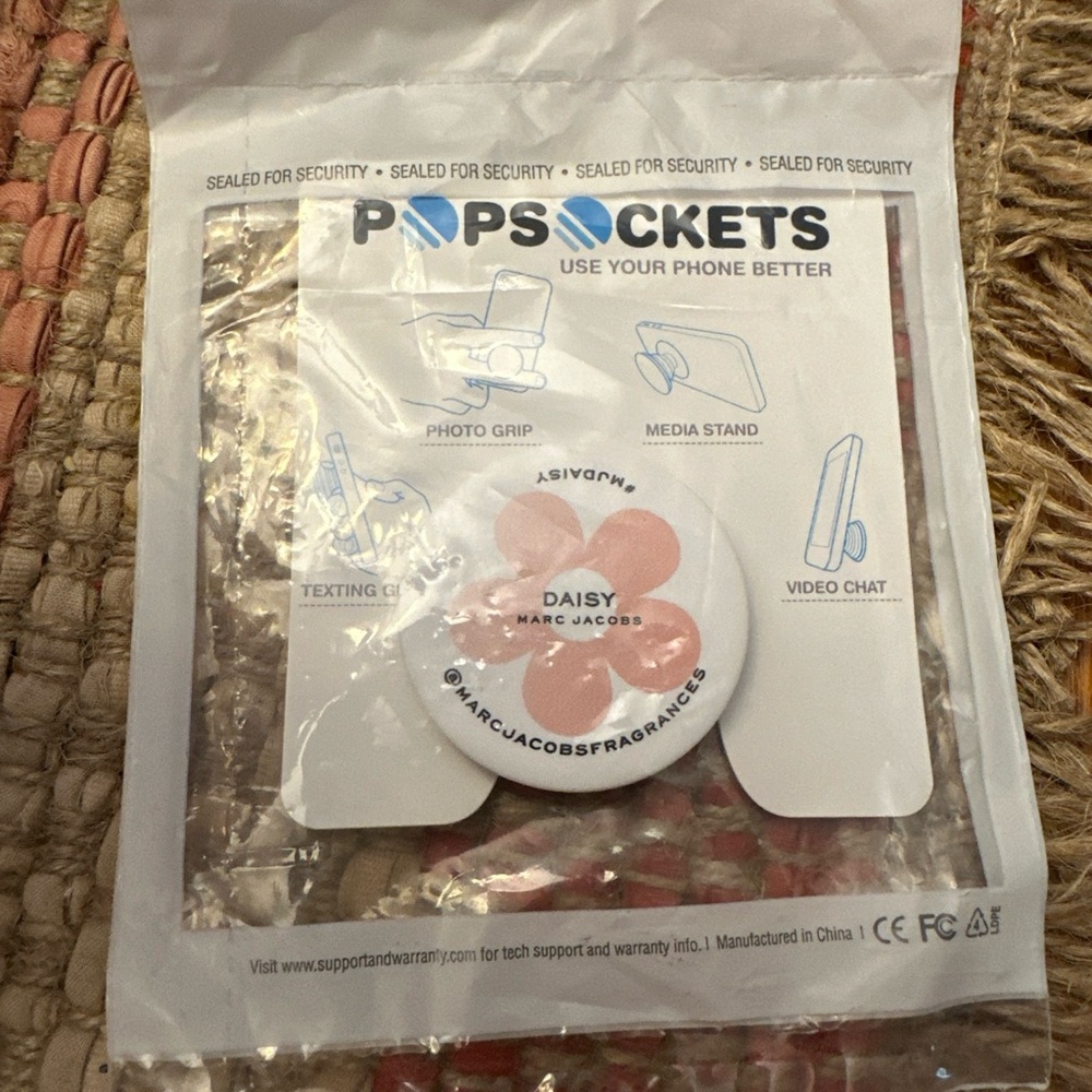 POPSOCKET Marc Jacob Daisy MJ Daisy Authentic iPhone Pop Grip